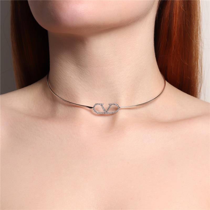 Colar Aro Com Peça Valentino Cravejada Banhado A Ouro 18K Ou Ródio Branco