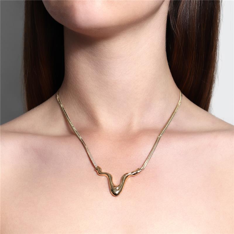 Colar "V" Orgânico Na Fita Banhado A Ouro 18K