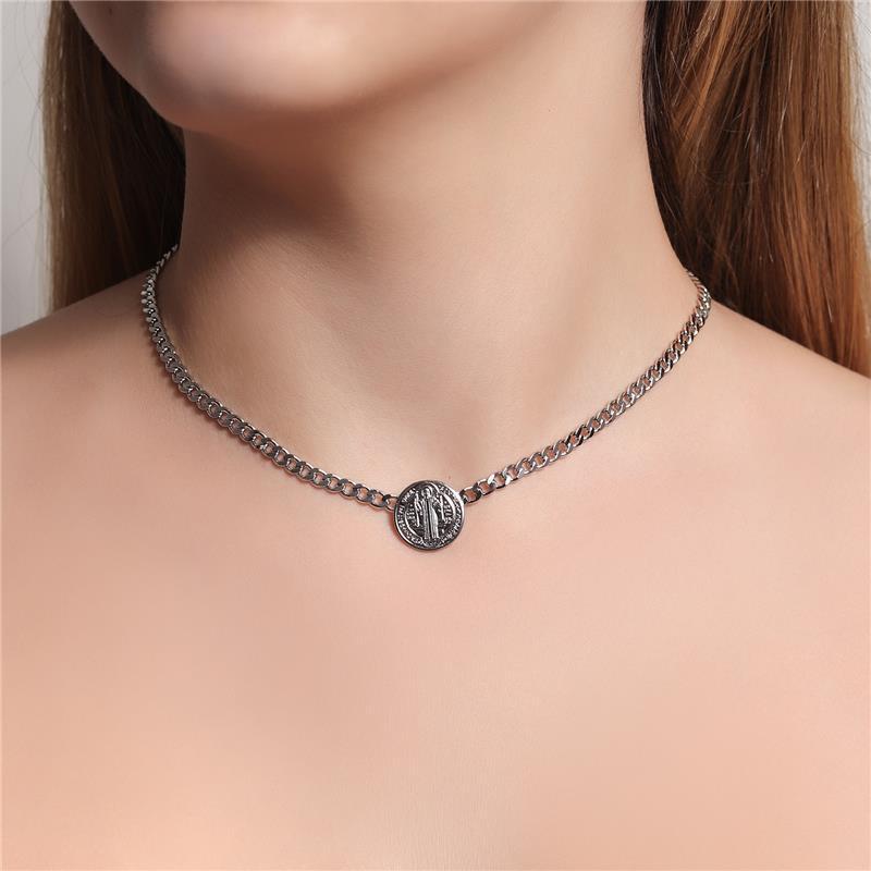 Colar Choker Groumet "M" Com  Medalha São Bento Banhado Em Ouro 18K Ou Ródio Branco