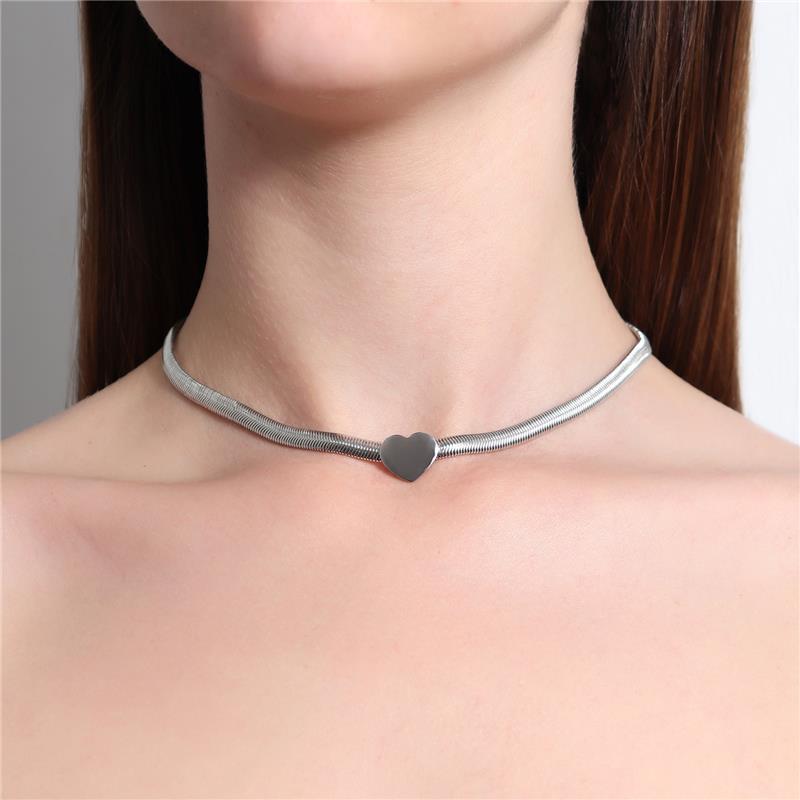 Colar Choker Fita "M" Com Coração Liso Banhado Em Ouro 18K Ou Ródio Branco